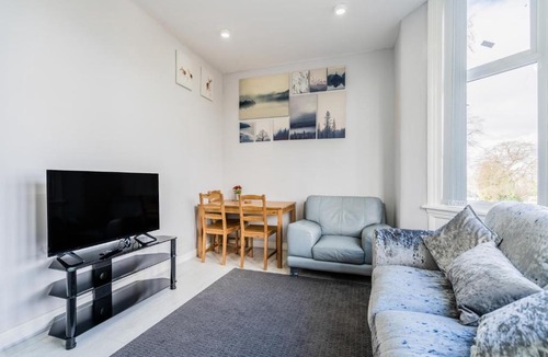 Moseley Apartment | Modern flat in Moseley with Free Parking