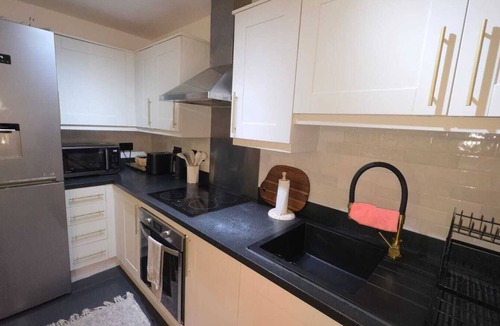 Pentwyn Apartment | Modern Ground Flat 2 Beds and 2 Sofa Beds