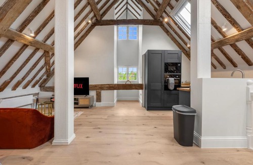 Godalming Apartment | Modern & Historic Duplex Flat Riverside