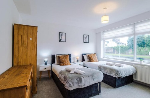 Manchester Apartment | Modern home, Fully equipped, Fast Wi-Fi, Perfect for Long Stays & Contractors