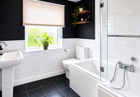 Roundhay House | Modern Home - Ideal for Families & Contractors