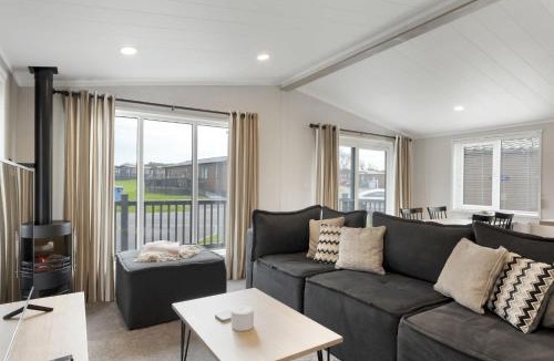 Mullacott Ski Chalet | Modern Lodge nr Ilfracombe & Beaches