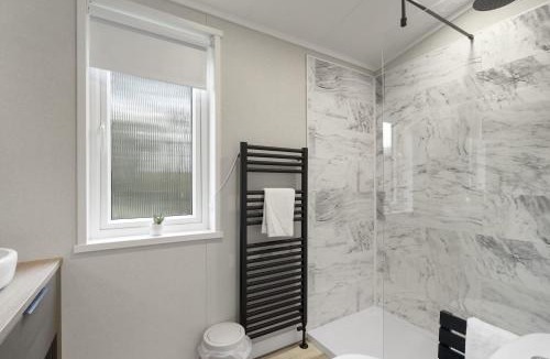 Mullacott Ski Chalet | Modern Lodge nr Ilfracombe & Beaches