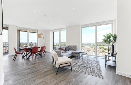 Springfield Apartment | Modern Luxurious 3BR Flat with Lovely Views