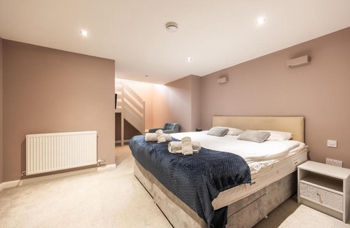 Merchiston Apartment | Modern Main Door Flat Edinburgh City Center