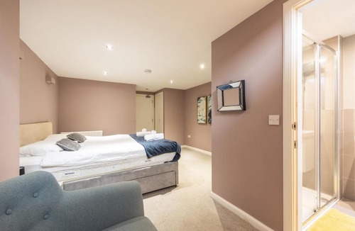 Merchiston Apartment | Modern Main Door Flat Edinburgh City Center