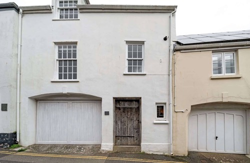Totnes House | Modern Mews House in Central Totnes