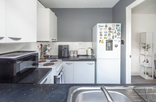 Leytonstone Apartment | Modern Muse Studio Flat – Stylish City Studio with Free Parking & Easy Transport