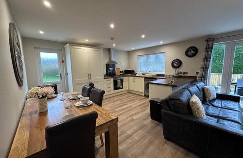 Hereford Apartment | Modern, newly built 2 bedroom bungalow with free parking, sleeps 6