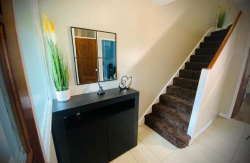 Stevenage House | Modern-PetFriendly-privateGarden-Family-20MinToLDN