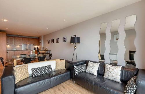 Finnieston Apartment | Modern Riverfront Apt. 10 mins from Hydro/SECC