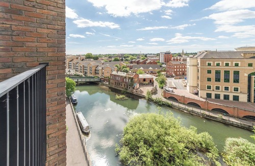 Reading City Centre Apartment | Modern Riverside Flat | Balcony | Central Location - Pass the Keys