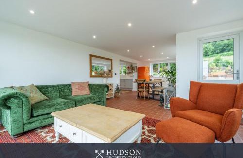 Knowbury House | Modern Snitton Cottage & Gardens