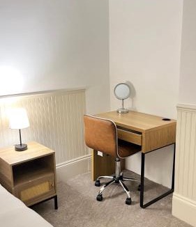 Dartford Apartment | Modern Spacious 4 Bedroom Home in Greater Ldn With Garden and Parking