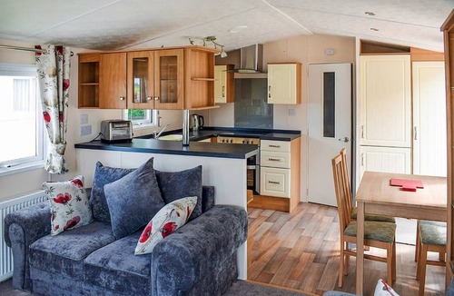 Arnold House | Modern, spacious lodge with double and twin rooms.