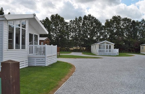 Arnold House | Modern, spacious lodge with double and twin rooms.