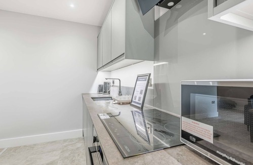 Oadby Apartment | Modern & Spacious Studio Apartment in Leicester