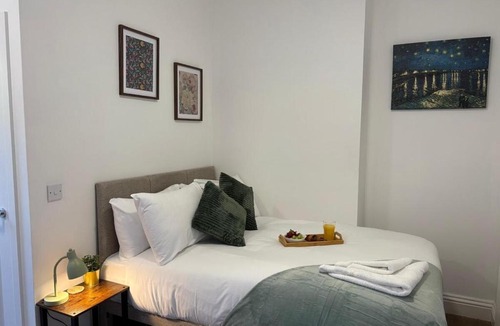 Peterborough Apartment | Modern Studio 3 with Kitchenette & Shared Kitchen