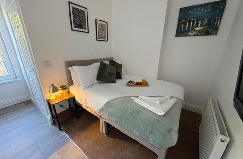 Peterborough Apartment | Modern Studio 3 with Kitchenette & Shared Kitchen