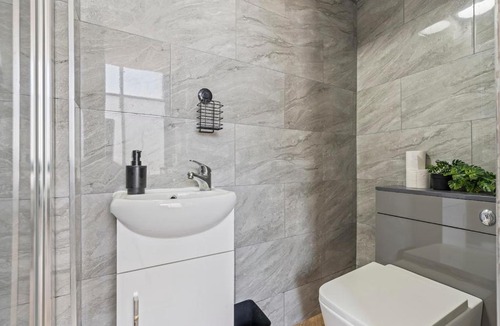 Ilkeston Apartment | Modern Studio Apartment A with Self Check-In & Fast WiFi in Ilkeston