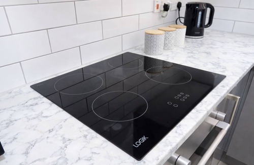 Sheldon Apartment | Modern Studio | Near NEC & BHX | Free Parking