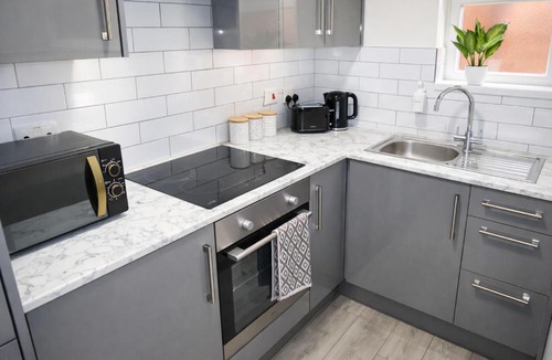 Sheldon Apartment | Modern Studio Near NEC & BHX Free Parking