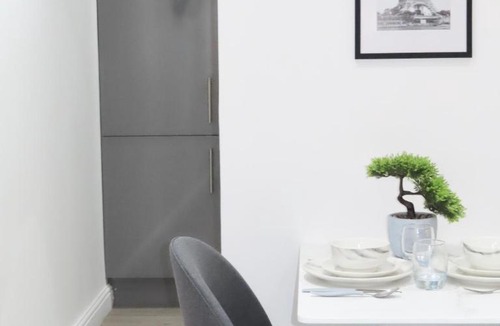 Sheldon Apartment | Modern Studio Near NEC & BHX Free Parking