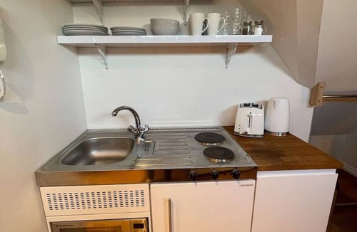 Mill Road Apartment | Modern Studio Retreat Just off Vibrant Mill Rd