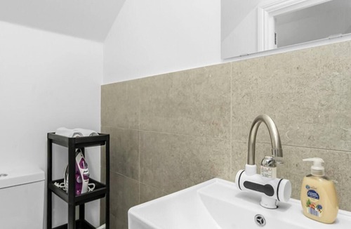 South Norwood Apartment | Modern Studio with En-Suite & Kitchenette - Norwood Junction - Kings Road 5