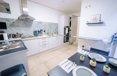 Roath Apartment | Modern Studio with Fast Wifi!
