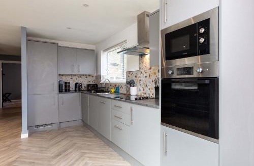 Peterborough House | Modern & Stylish 3 Bedroom Home in Peterborough