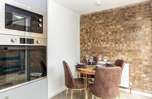 Peterborough House | Modern & Stylish 3 Bedroom Home in Peterborough