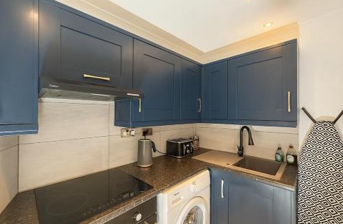 Pocklington Apartment | Modern Tiny Home - Ideal for Work Stays & Parking