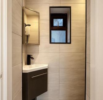 Pocklington Apartment | Modern Tiny Home - Ideal for Work Stays & Parking