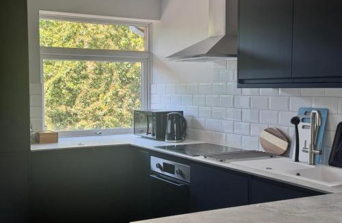 Crowmarsh Gifford Apartment | Modernised townhouse near Howbery Park