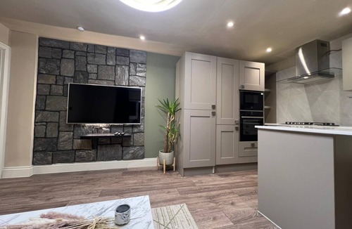 Preston House | Modernized detached 2 bedroom Guest house.