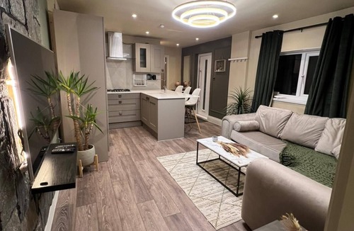 Preston House | Modernized detached 2 bedroom Guest house.