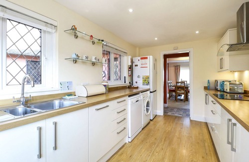Shanklin Cottage | Mole Cottage - a cottage that sleeps 7 guests in 3 bedrooms