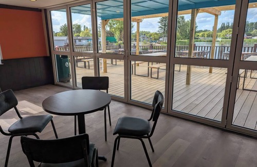 Great Billing Cottage | MOONLIT SKYLIGHT - BILLING AQUADROME in Billing Aquadrome Holiday Park
