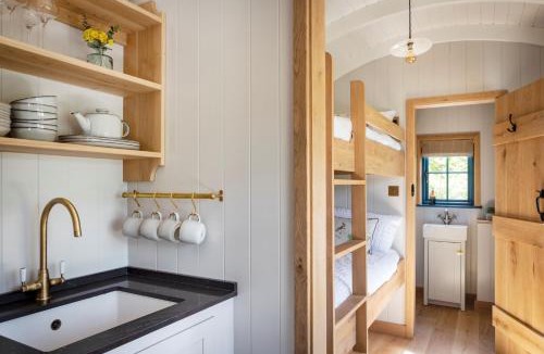 Baslow House | Mr McGregor’s Garden Shepherds Hut Chatsworth Estate