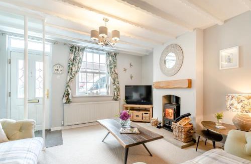 Lund House | Mrs Cracker's Cottage
