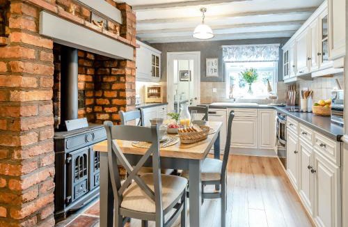 Lund House | Mrs Cracker's Cottage