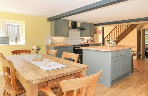 Black Torrington Cottage | MUDDY UDDERS DAIRY, pet friendly, with a garden in Halwill Junction