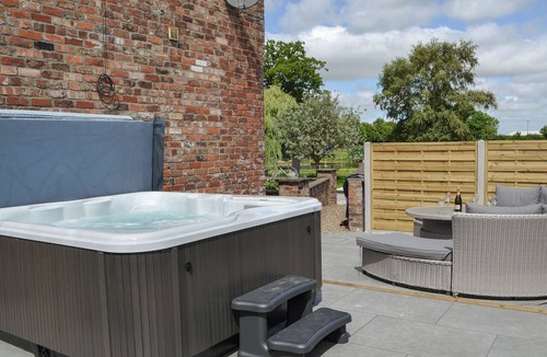 Driffield Cottage | Mulberry Cottage - CC253015