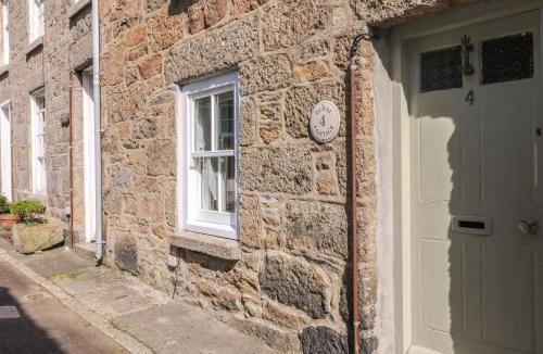 Mousehole House | Mural Cottage