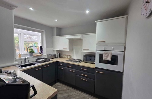 Olton House | NEC Solihull Home | Parking, Garden, JLR & Airport