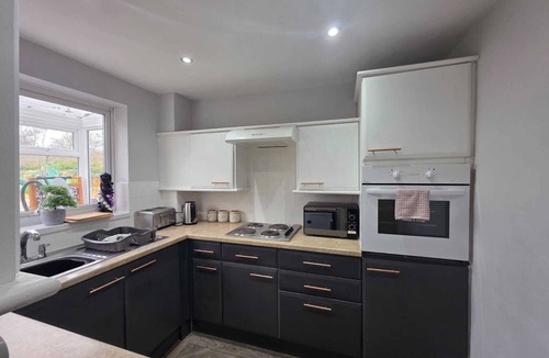 Olton House | NEC Solihull Home | Parking, Garden, JLR & Airport