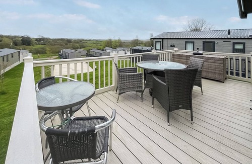 Grampound Cottage | Nestled within a premier Cornish complex, The Maples offers a serene escape.