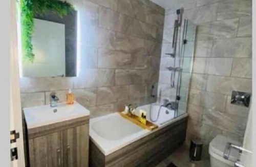 Doncaster Apartment | NEW! Doncaster Central 1 Bed Apartment sleeps 4,
