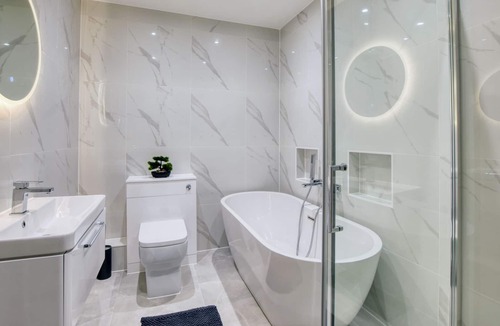 Southend-on-Sea House | New executive 4 bedroom home close to the beach
